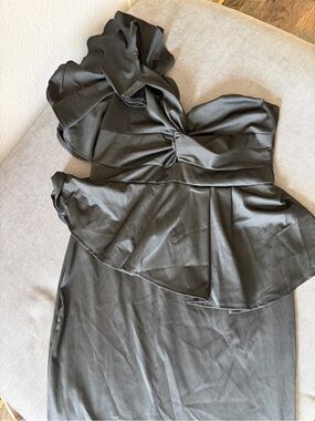One-Shoulder Black Peplum Evening Dress